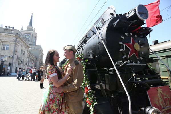 El tren retro “Victoria” llega a la antigua Stalingrado - Sputnik Mundo