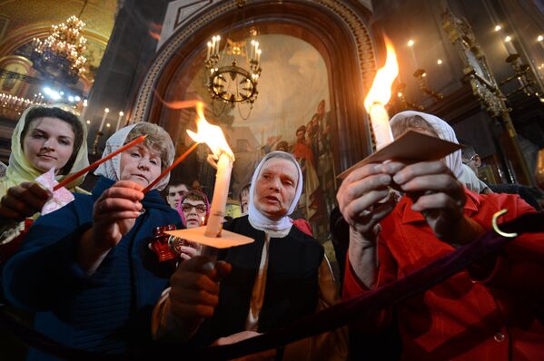La misa de Resurrección en la catedral de Cristo Salvador de Moscú - Sputnik Mundo