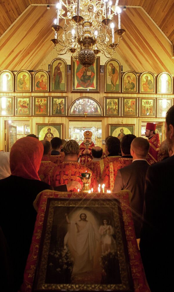 Creyentes ortodoxos celebran el Domingo de Pascua - Sputnik Mundo
