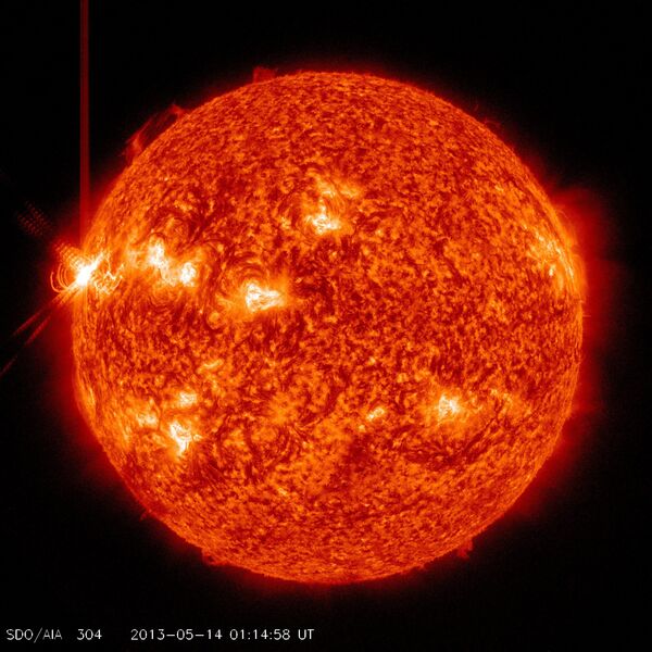 Tres fuertes explosiones en el Sol en menos de dos días sorprenden a los científicos - Sputnik Mundo