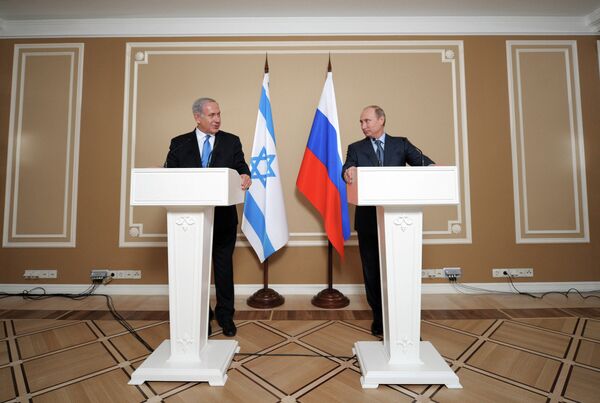 El presidente ruso Vladímir Putin con el primer ministro israelí Benjamín Netanyahu - Sputnik Mundo
