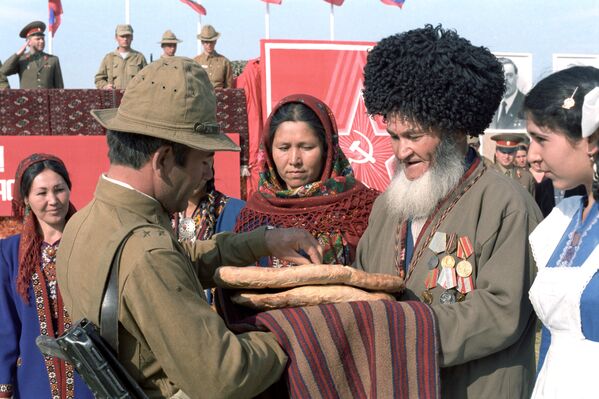 La retirada de las tropas soviéticas de Afganistán en 1988 - Sputnik Mundo