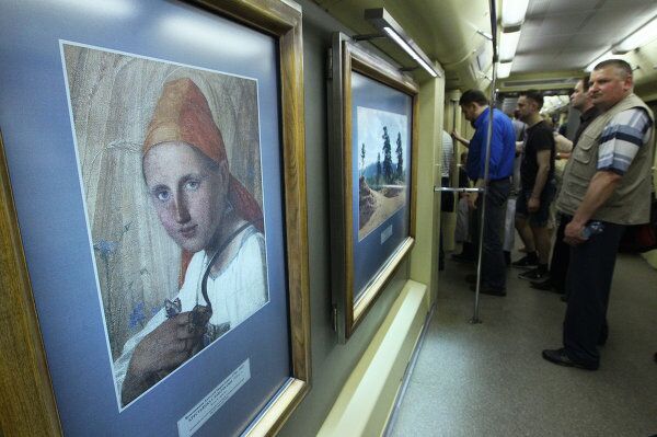 Pinacoteca sobre ruedas renueva su exposición en el metro de Moscú - Sputnik Mundo