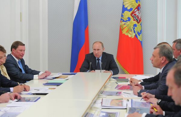Putin exige colocar pedidos en los astilleros rusos siempre que sea posible - Sputnik Mundo