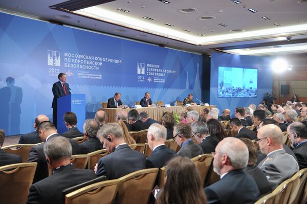 Una conferencia internacional sobre la seguridad en Europa en Moscú - Sputnik Mundo