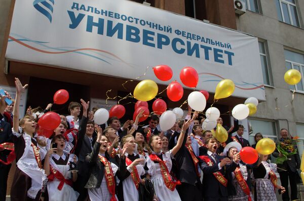 La fiesta del 'último timbre' en las escuelas de Vladivostok - Sputnik Mundo