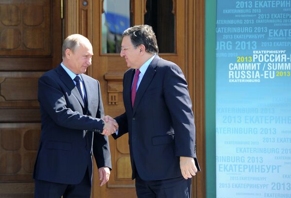 Vladímir Putin y José Manuel Barroso en Ekaterimburgo - Sputnik Mundo