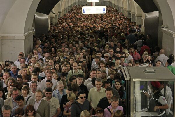 Al menos 59 heridos y miles de evacuados por incendio en el metro de Moscú - Sputnik Mundo
