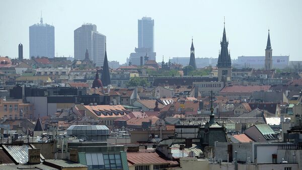 Una manifestación contra las sanciones antirrusas de Occidente tiene lugar en Praga - Sputnik Mundo