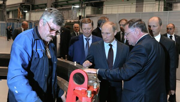 El presidente de Rusia, Vladímir Putin, visitó hoy la planta Obujov - Sputnik Mundo