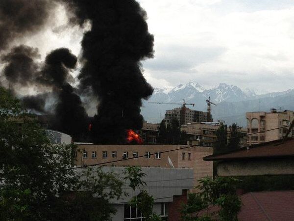 Explosión de un camión cisterna en el centro de la excapital de Kazajstán - Sputnik Mundo