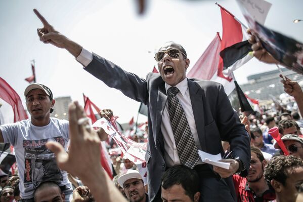 Manifestaciones a favor y en contra del presidente Mursi en El Cairo - Sputnik Mundo