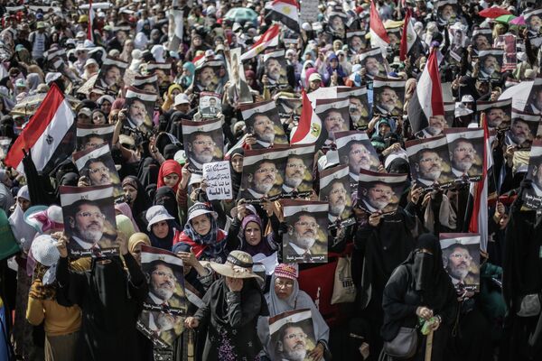 El Gobierno egipcio ordena a la policía dispersar a los partidarios de Mursi - Sputnik Mundo