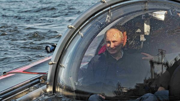 Putin se sumerge en el mar a bordo de un batiscafo - Sputnik Mundo