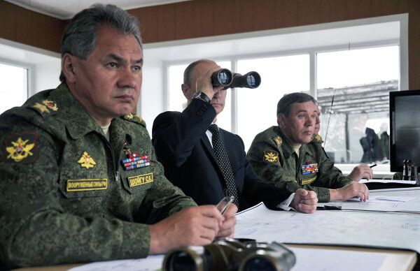 Putin presencia los mayores ejercicios militares en Transbaikalia - Sputnik Mundo