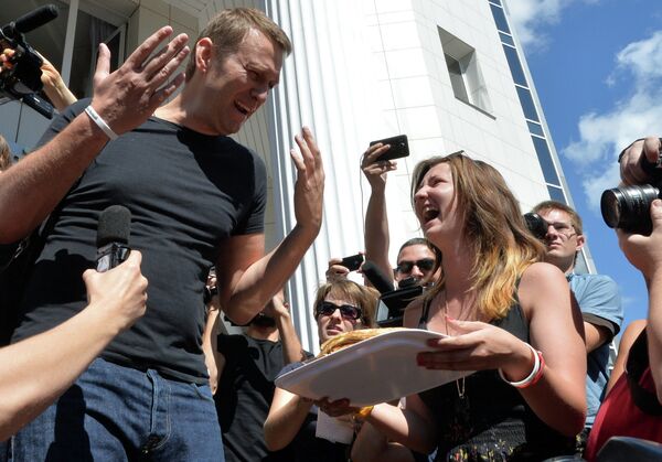 Opositor Navalni, en libertad bajo compromiso de no abandonar el país - Sputnik Mundo