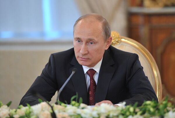 La criminalidad en los mercadillos es fruto de la corrupción según Putin - Sputnik Mundo