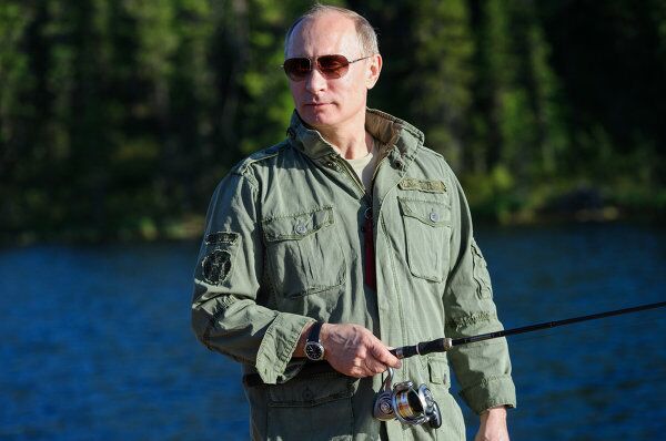 Vladímir Putin captura un lucio de 21 kilos - Sputnik Mundo