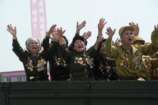 Desfile en Corea del Norte por el 60º aniversario del fin de la Guerra de Corea - Sputnik Mundo