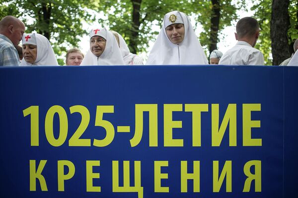 Oficios divinos en Kiev con motivo de los 1025 años del Bautismo de Rusia - Sputnik Mundo