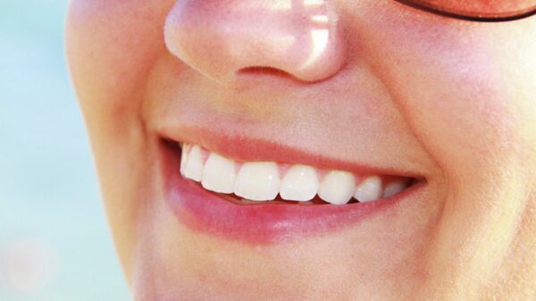 La sonrisa occidental refleja cortesía y la rusa emoción, según expertos - Sputnik Mundo