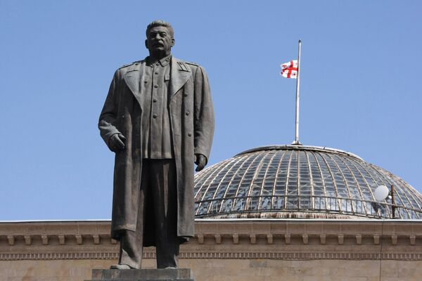 La estatua más famosa de Iósif Stalin. Gori, Georgia - Sputnik Mundo