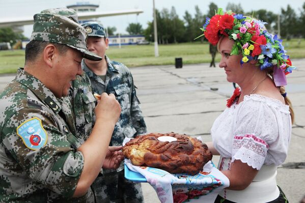 Preparativos para las maniobras ruso-chinas Misión de Paz 2013 - Sputnik Mundo