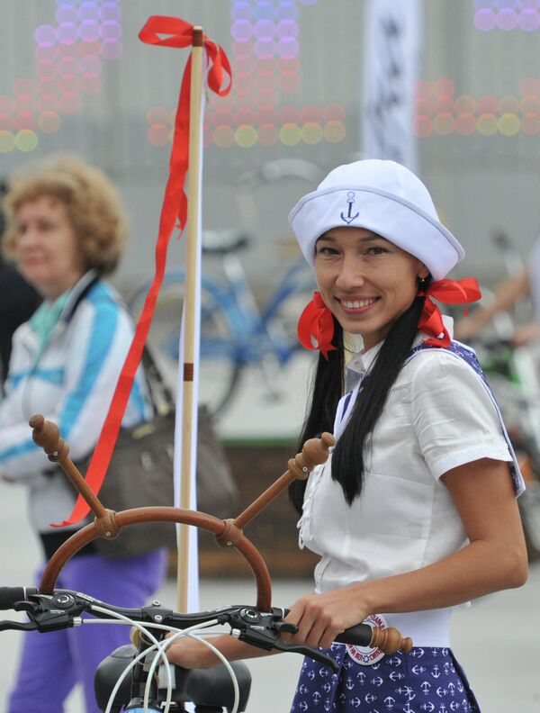 Desfile ciclista “Damas en bicis” en Moscú - Sputnik Mundo