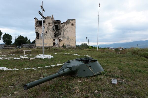 La capital de Osetia del Sur durante y después de la guerra de 2008 - Sputnik Mundo