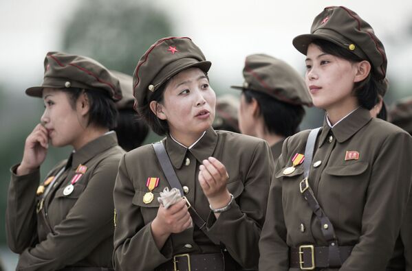 Más autos y menos retratos en Corea del Norte - Sputnik Mundo