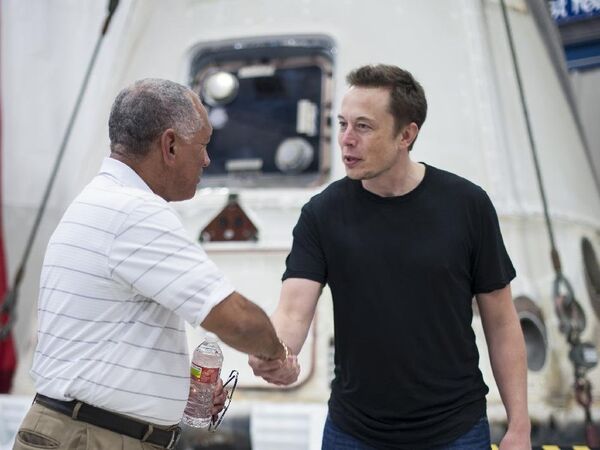 SpaceX propone cápsulas para transportar pasajeros a 1.220 km/h - Sputnik Mundo