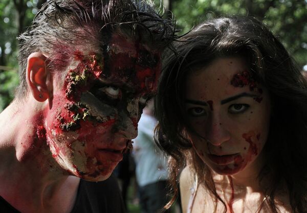 Desfile de zombis esperpénticos en San Petersburgo - Sputnik Mundo