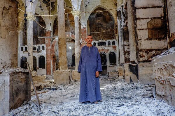 Iglesias cristianas quemadas a raíz de disturbios en Egipto - Sputnik Mundo