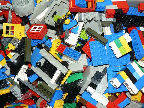Estudiantes construyen torre de Lego de 11 plantas en EEUU - Sputnik Mundo