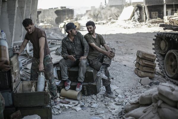 Más de 8.000 militares sirios dispuestos a convertirse en kamikazes en caso de intervención - Sputnik Mundo