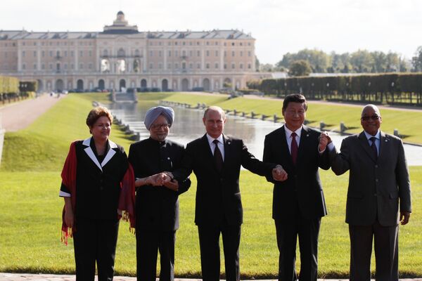 BRICS finaliza la creación de un pool de divisas, según Putin - Sputnik Mundo