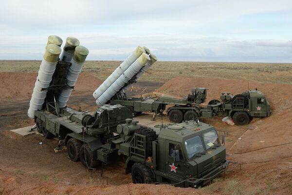 Rusia y sus aliados realizan las maniobras conjuntas Comunidad Combativa 2013 - Sputnik Mundo