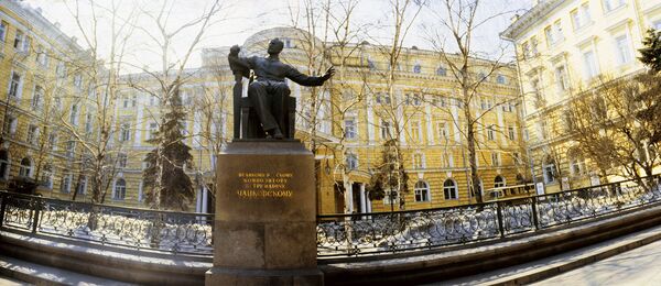 El monumento de compositor Piotr Chaikovski en Moscú - Sputnik Mundo