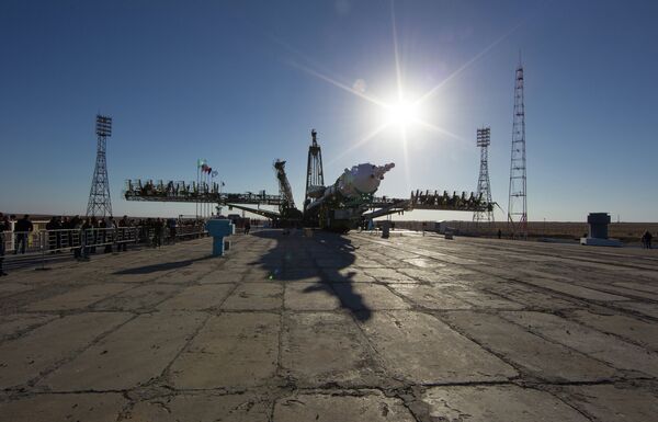 Cohete Soyuz-FG con nave Soyuz TMA-10M en rampa de lanzamiento - Sputnik Mundo