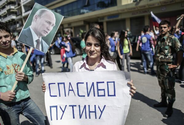 Manifestación en apoyo a Asad y Putin en Siria - Sputnik Mundo