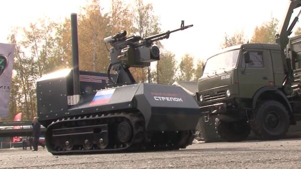 Robot ametralladora y otros protagonistas de la exposición de armas RAE 2013 - Sputnik Mundo