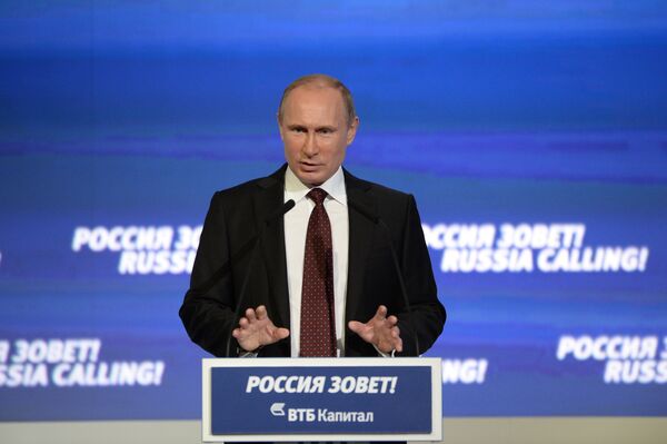 El presidente ruso Vladimir Putin en un foro de inversores - Sputnik Mundo