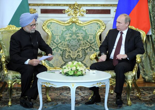 El presidente ruso Vladímir Putin y el primer ministro de la India Manmohan Singh - Sputnik Mundo