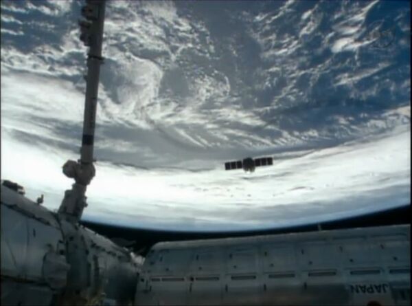 Tripulantes desenganchan nave de carga Cygnus de la ISS - Sputnik Mundo