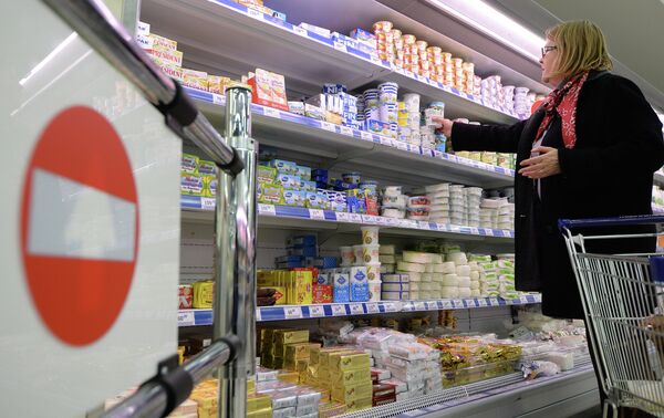 Rusia suspendiera las importaciones lácteas desde Lituania - Sputnik Mundo