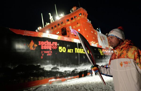 La antorcha olímpica de Sochi 2014 ilumina el Polo Norte - Sputnik Mundo