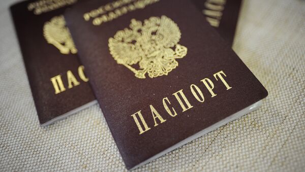 Rusia cambiará los pasaportes internos por tarjetas de identidad a partir de 2016 - Sputnik Mundo