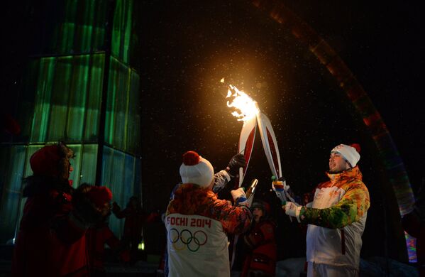La llama olímpica cruza el Círculo Polar Ártico - Sputnik Mundo