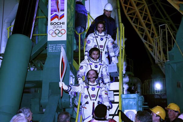 La nave Soyuz TMA-11M con la nueva tripulación de la ISS alcanza la órbita - Sputnik Mundo