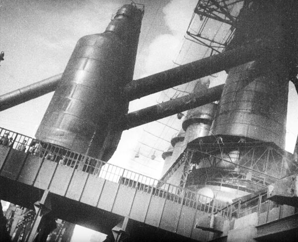 Fragmento de la película Entusiasmo: la Sinfonía de Donbass, de Dziga Vertov, 1930 - Sputnik Mundo